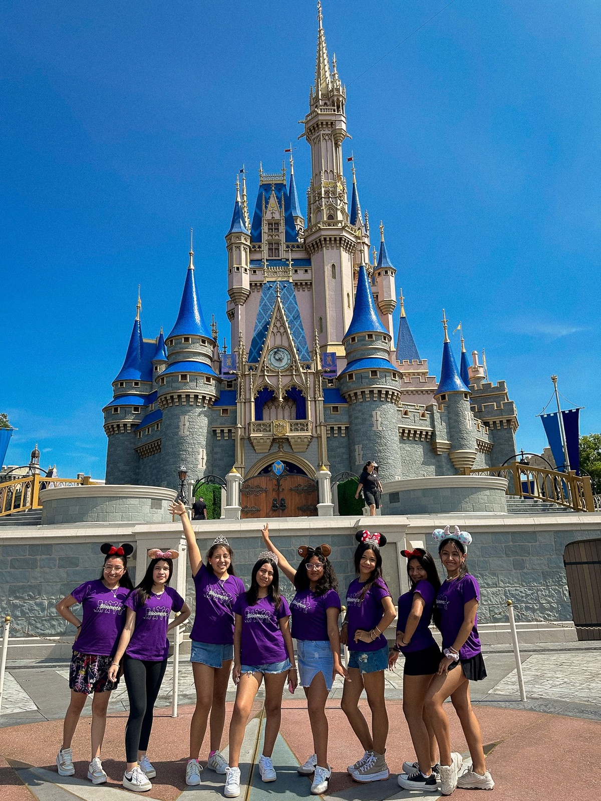 Grupo Bloomate con sus coordinadoras en Magic Kingdom